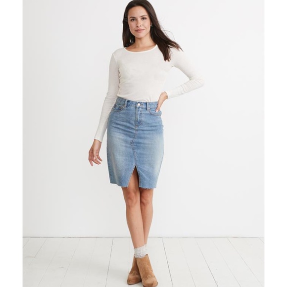 Marine Layer Celine Denim  Size 4 - Picture 1 of 6